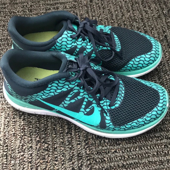 Nike Free Runs - Picture 1 of 5
